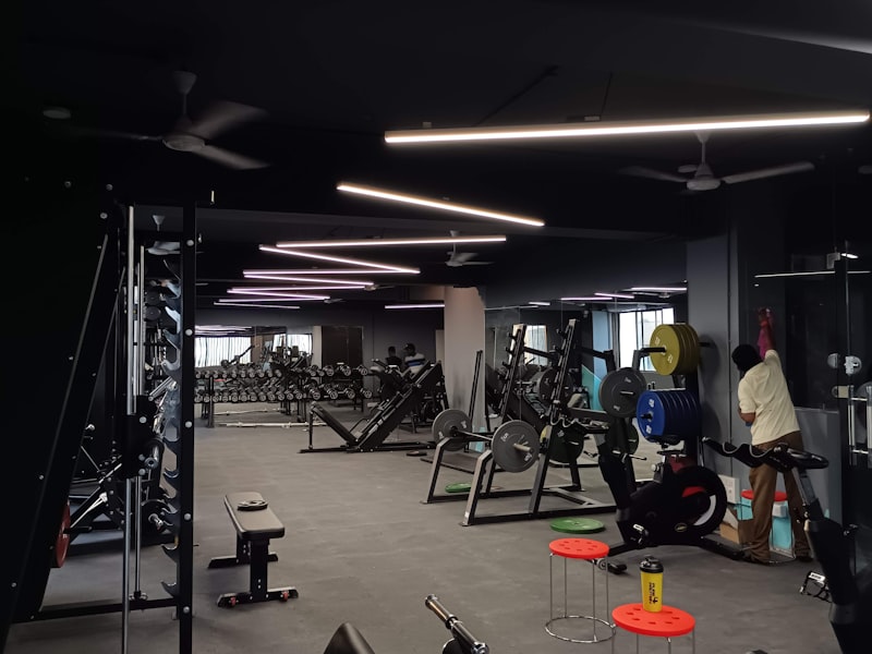 Przegląd 120 maszyn w sieci fitness